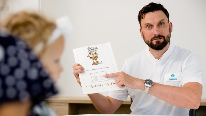 Die HPV-Impfung wirft viele Fragen auf. Ein Kinderarzt erzählt von den Erfahrungen aus seiner Praxis.